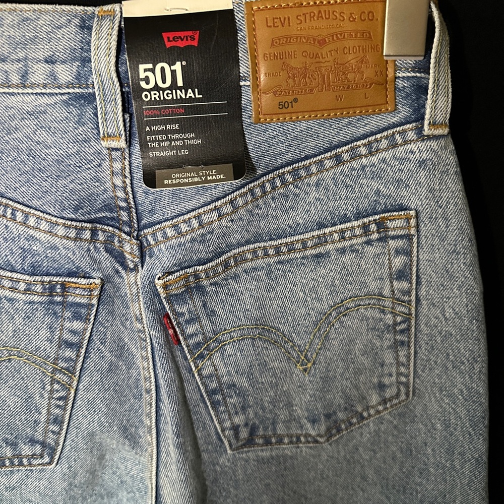 Levi's Women’s 501 Original Premium Vintage Wash Jeans. Sz: 23x30 MSRP:$108 NWT